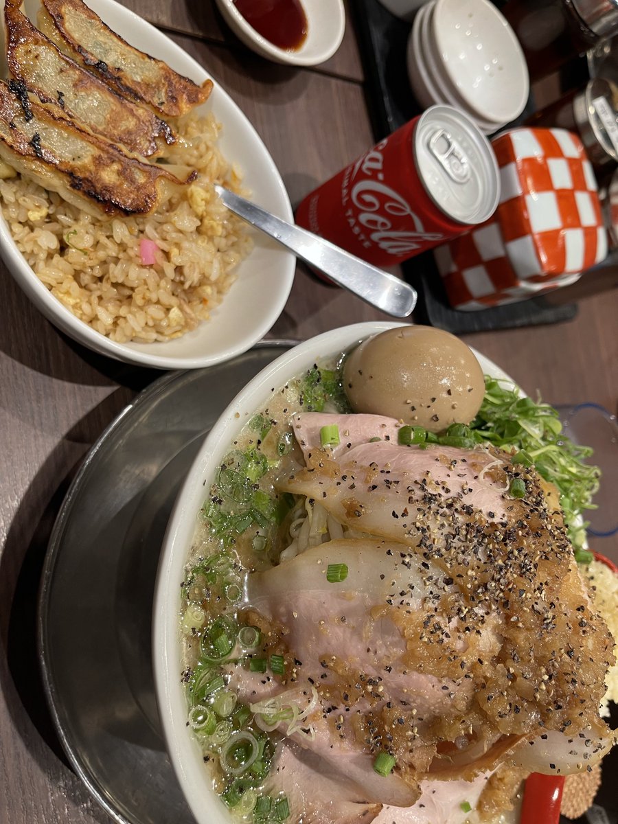mamoniruru's tweet image. 最近胃袋への課金しまくっとる😆