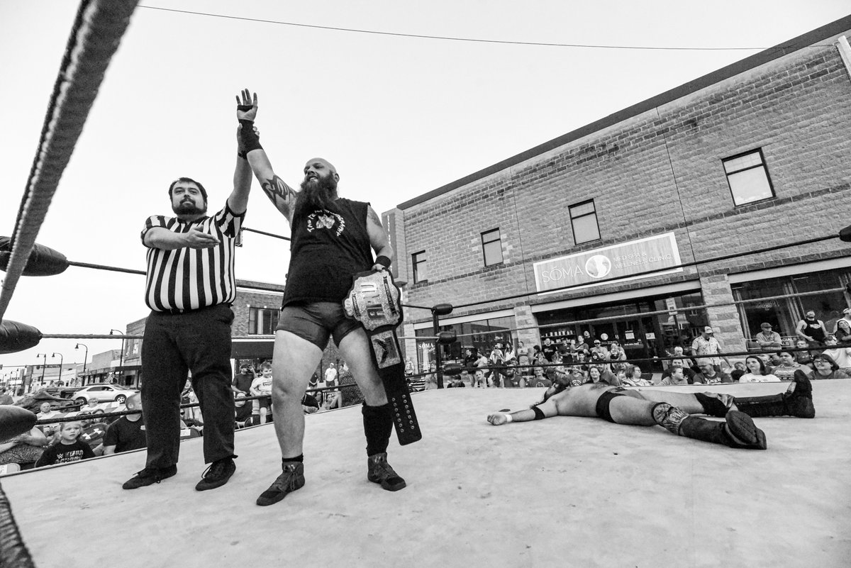 cdye56's tweet image. Some B&W shots from @ProAbsolute Downtown!
@Shankeubanks @AlvinFalcone
