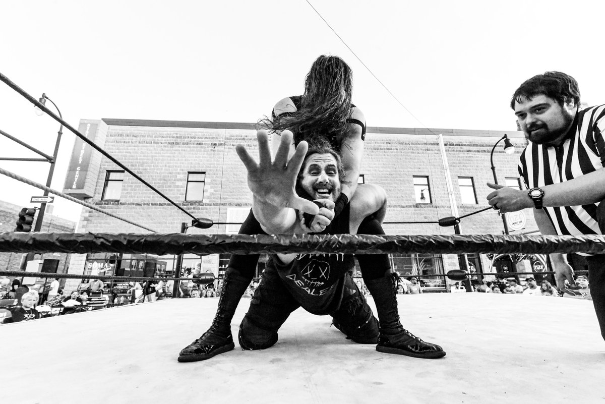 cdye56's tweet image. Some B&W shots from @ProAbsolute Downtown!
@Shankeubanks @AlvinFalcone