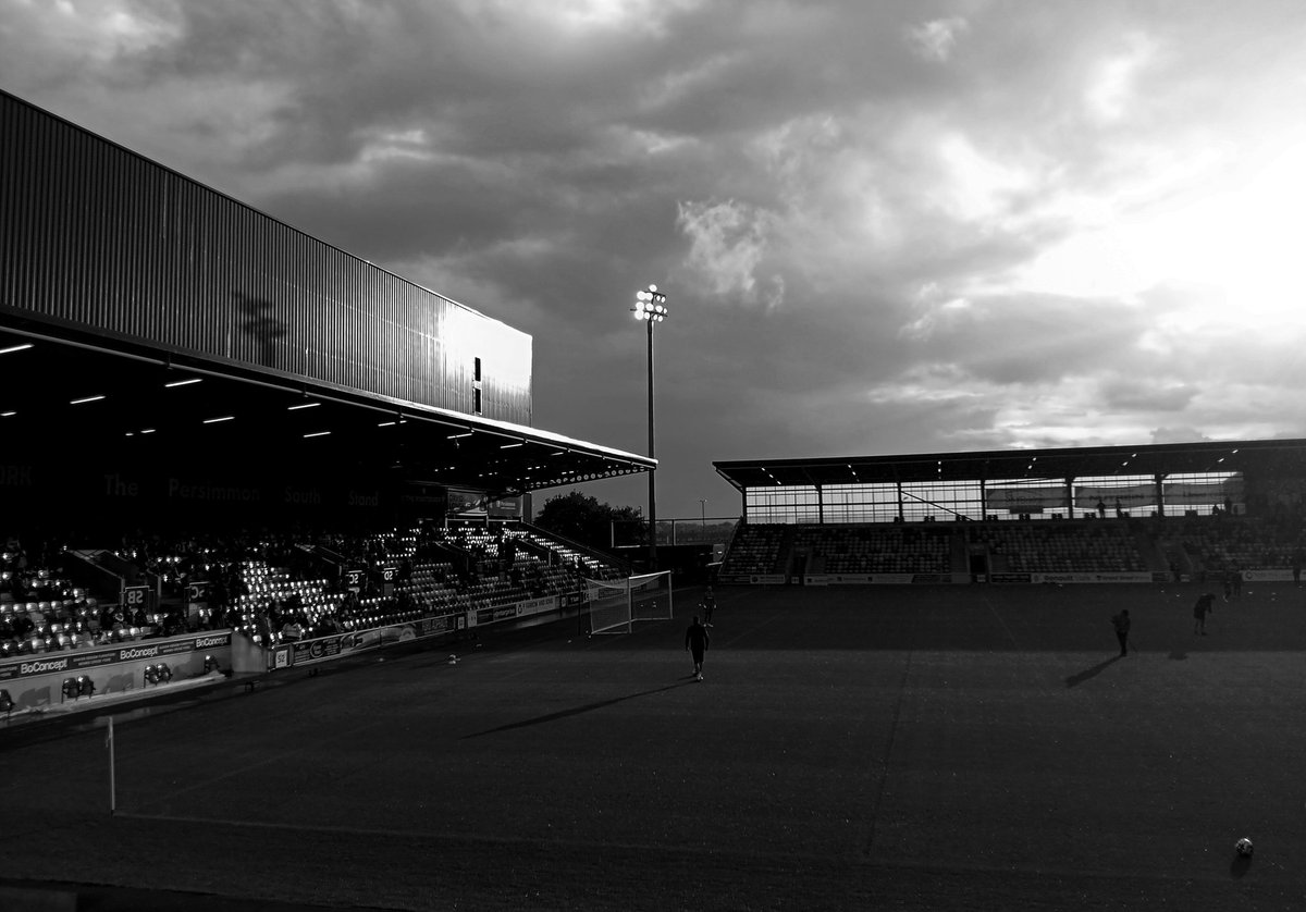 Yorktone's tweet image. Enjoyed tonight&apos;s game. Sheff U moved through/around #ycfc in a way we&apos;re unlikely to see repeated by any NL side. Really like the new bunch. Such quality in comparison to just 2 seasons ago. If Hinsh can find the right blend early, and stick with it,  it could be a decent season