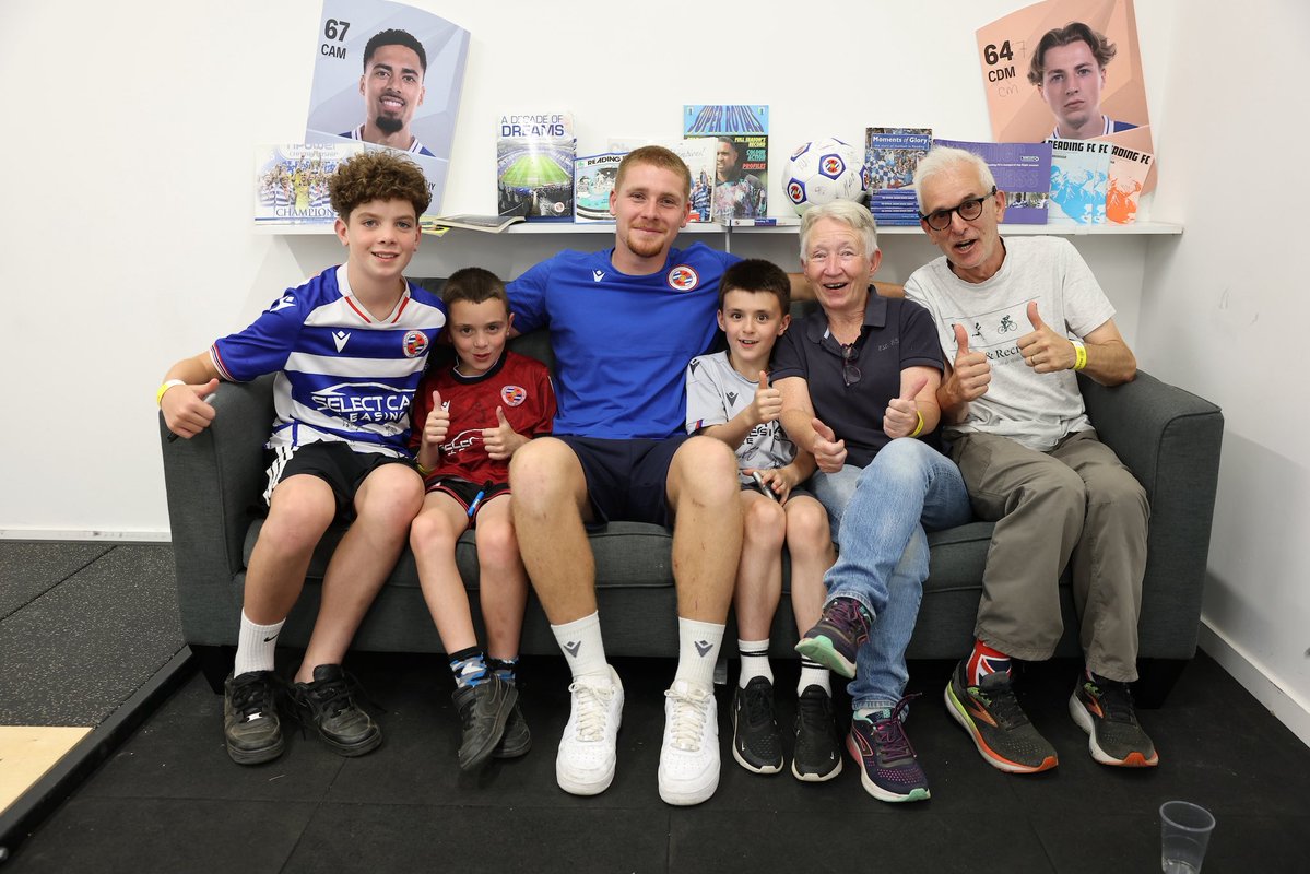 johnclarke04's tweet image. Great to meet all present on Sunday…hope to see you all again soon come the start of the season💙 @ReadingFC