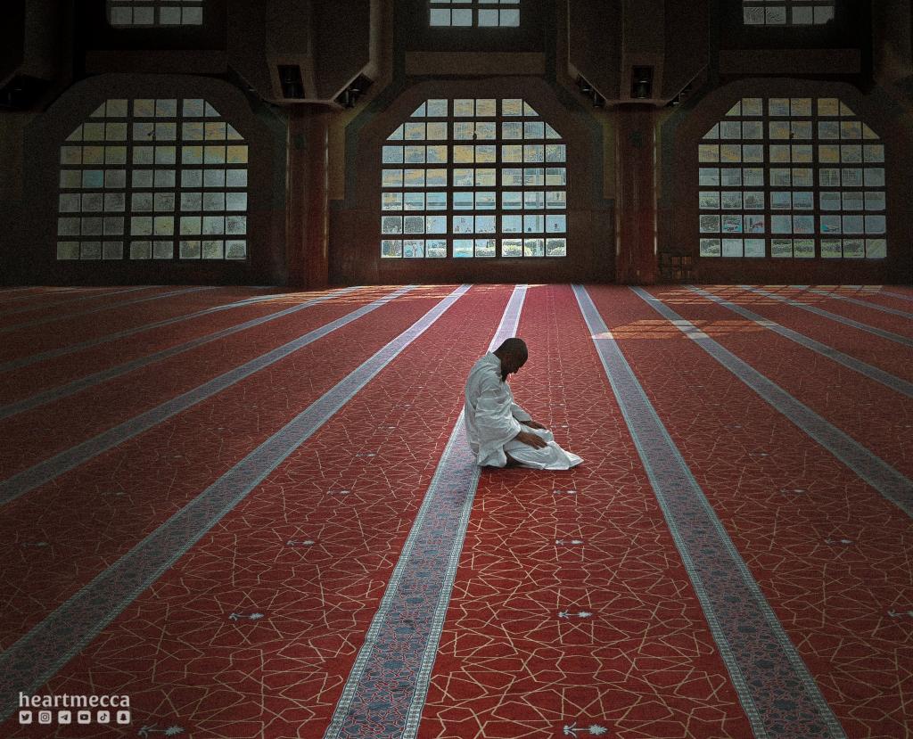 اللهم إنا نمشي في دروب لا نعلم ما فيها ، لكننا نوقن أنك معنا ، وأنك لا تضيع من توكل عليك يا رب، سخر لنا من الأقدار أجملها ، ومن الناس أصفاهم، ومن الحياة أسعدها

ربي، إنك إذا وهبت، أدهشت ، وإن أعطيت ، أذهلت فارزقنا فوق ما نتمنى، وأجمل مما ندعو