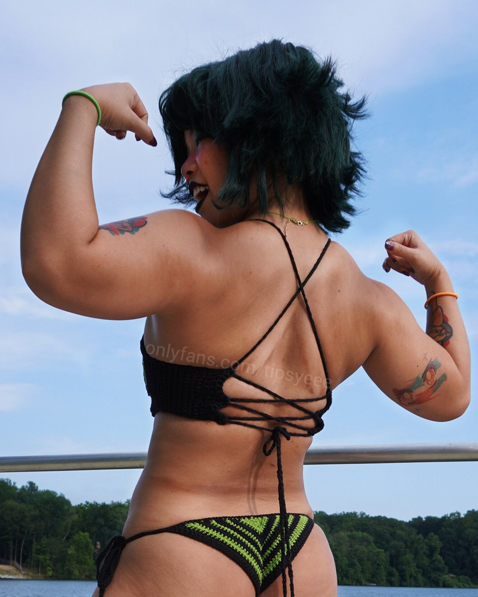 tipsyeee's tweet photo. 💚 BUTTERCUP 💚
✨️ she is the toughest fighter ✨️
Crocheted a powerpuff girls buttercup swimsuit cosplay so i could flex by the water for my photoshoot https://t.co/8uYKTLkCKj