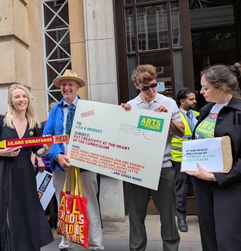 BobandRoberta's tweet image. @UKLabour needs to pull its finger out … and get behind state school creative kids … delivering a letter to the Education secretary with 10,000 signatures today with @artsandmindscampaign @Nationaleducationunion