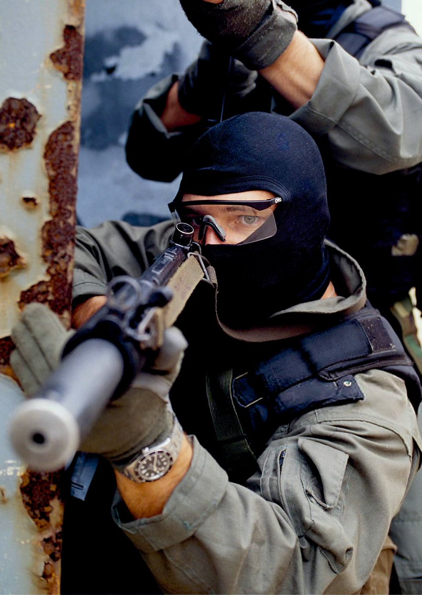 MP5SD with a Rolex is insane levels of drip