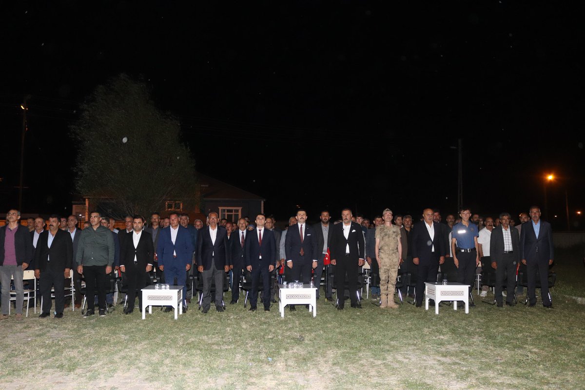 belediyetutak's tweet photo. Demokrasi Nöbetimiz...

Aziz milletimizin imanla, cesaretle ve bayrak aşkıyla meydanları doldurduğu o kutlu gecenin yıl dönümünde, bizler de aynı ruhla, aynı kararlılıkla saf tuttuk.

15 Temmuz Demokrasi ve Millî Birlik Günümüz dolayısıyla düzenlediğimiz nöbet programına katılarak, şehitlerimize dua ettik, gazilerimizle de şükran duygularımızı paylaştık.

Tarih; bu asil milletin, istiklal ve istikbaline nasıl sahip çıktığını bir kez daha yazdı…

Unutmadık, unutturmayacağız.

#ZaferinAdıTürkiye