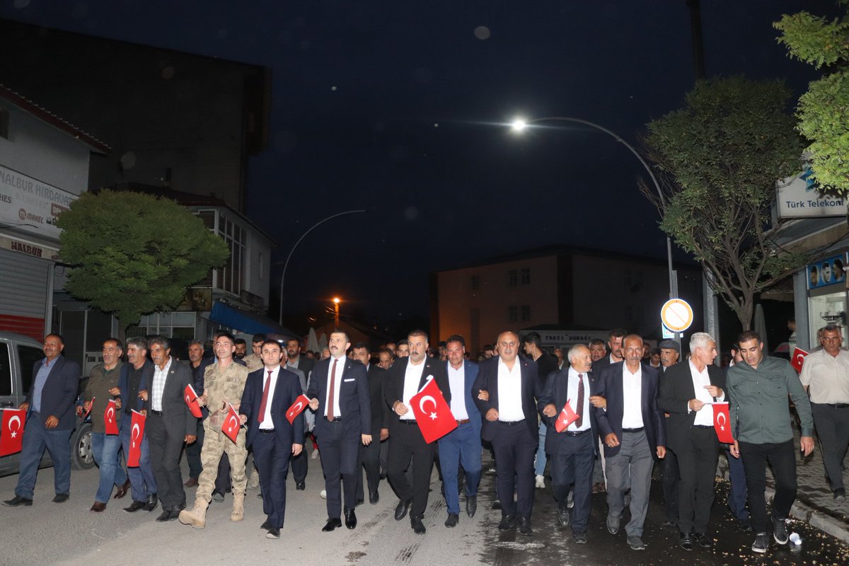 belediyetutak's tweet photo. Demokrasi Nöbetimiz...

Aziz milletimizin imanla, cesaretle ve bayrak aşkıyla meydanları doldurduğu o kutlu gecenin yıl dönümünde, bizler de aynı ruhla, aynı kararlılıkla saf tuttuk.

15 Temmuz Demokrasi ve Millî Birlik Günümüz dolayısıyla düzenlediğimiz nöbet programına katılarak, şehitlerimize dua ettik, gazilerimizle de şükran duygularımızı paylaştık.

Tarih; bu asil milletin, istiklal ve istikbaline nasıl sahip çıktığını bir kez daha yazdı…

Unutmadık, unutturmayacağız.

#ZaferinAdıTürkiye