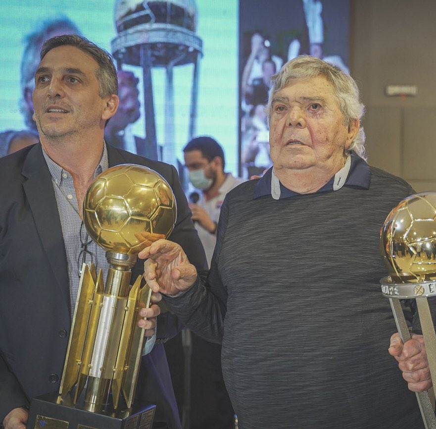 Christian Domínguez

“Bustos nunca debió haber venido”

“Ramón Díaz sí está a la altura del club, es un DT clase A, si va estar en un proceso largo nos va ir bien, es un ganador, nos puede ayudar”

“Fue un error haberlo sacado a Ramón de la selección, estaba corrigiendo el rumbo”