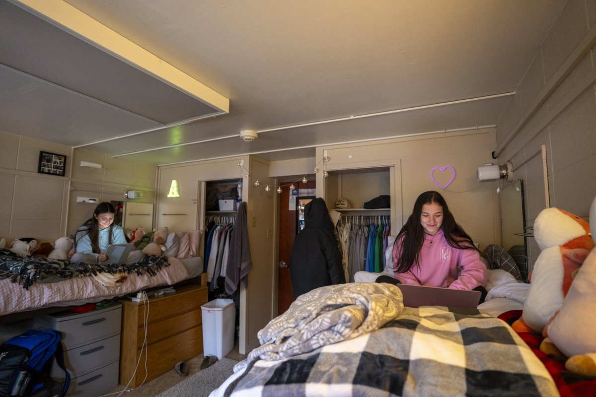 ictrueblue's tweet photo. 🏡 Welcome to Ellis Hall, a traditional co-ed-by-floor residence hall. Whether you're settling into a cozy corner or decorating your space your way, this is where memories start. #LifeAtIC #IllinoisCollege #DormTour https://t.co/cZ7TSyyMjT