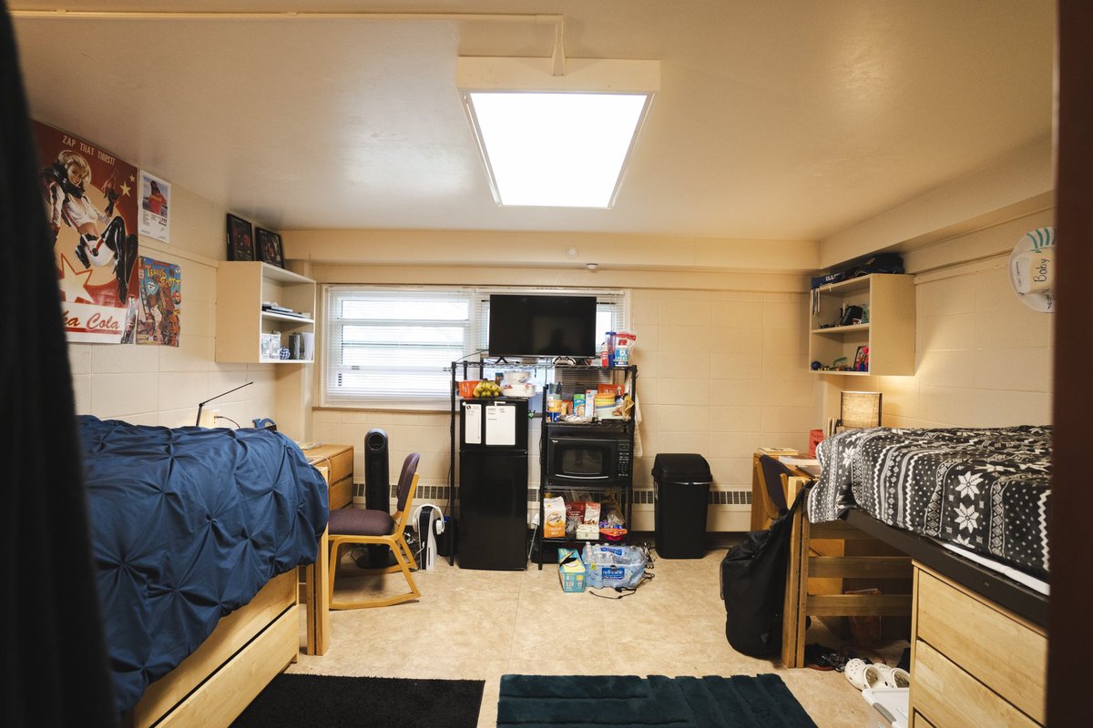 ictrueblue's tweet photo. 🏡 Welcome to Ellis Hall, a traditional co-ed-by-floor residence hall. Whether you're settling into a cozy corner or decorating your space your way, this is where memories start. #LifeAtIC #IllinoisCollege #DormTour https://t.co/cZ7TSyyMjT