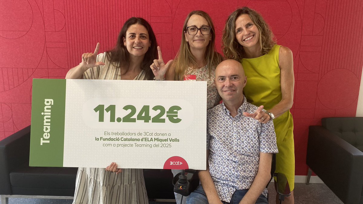 Molt agraïda als companys i companyes de <a href="/som3cat/">3Cat</a> que hem fet possible que la <a href="/fmiquelvalls/">Fundació Catalana d'ELA Miquel Valls</a> rebi aquests diners #fesungestperlELA <a href="/LlusPujol2/">Lluís Pujol</a> ♥️