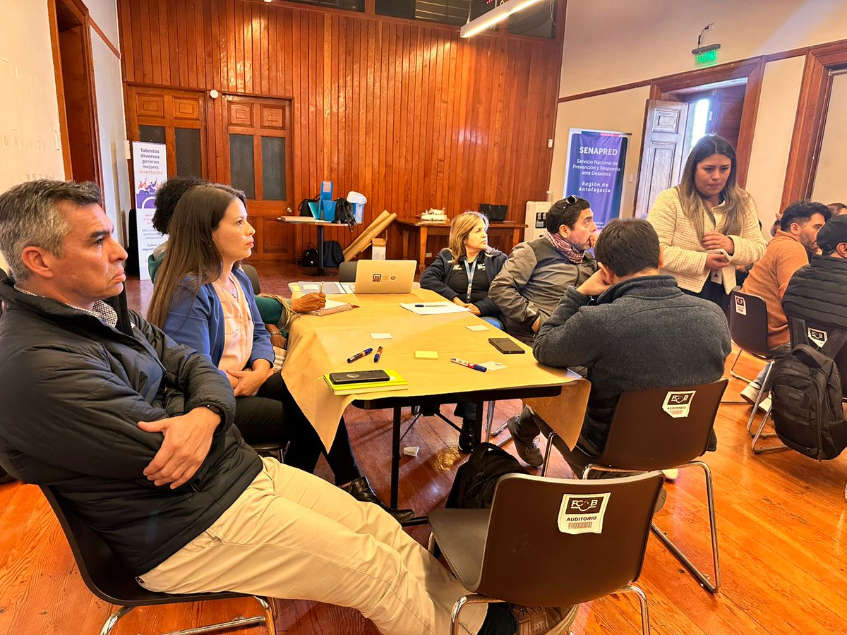 Adapta_Clima's tweet image. 🙋‍♀️Participamos en el encuentro “Diálogo, Prevención y Acción: Enfrentando los efectos de la crisis climática”, organizado por @MMAAntofagasta junto a @Senapred , donde compartimos la experiencia del proyecto #AdaptaClima en gestión del riesgo y adaptación al cambio climático. 🌱