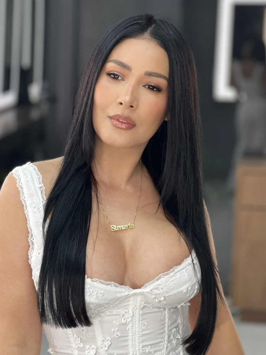 simaria's tweet image. Ainda em um caso de amor com meu novo corte! 😂🤍 Boa noite família!! Tem vídeo novo pra vcs no tktk, vão lá e comentem muito!! 😍🙏🏻