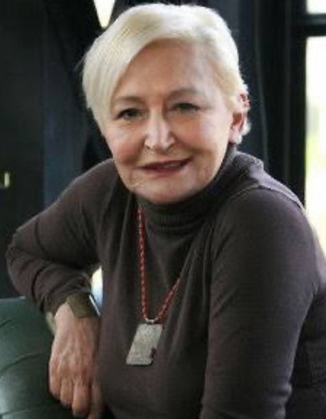 Yarım kalan düşlerin suçlusu kimdi? Ya da, düş kurmak mıydı suç olan?
(Yarın Yarın) kitabından
#PınarKür