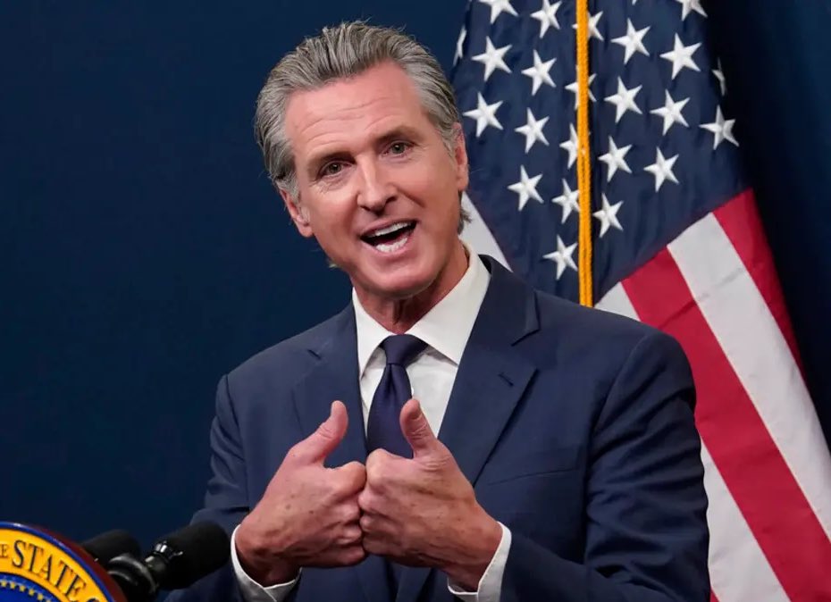 حاكم كاليفورنيا غافين نيوسوم:

ترامب ضعيف يتنكر في هيئة قوي.. وهذا ما لا يعجبني في هذا الوغد اللعين.