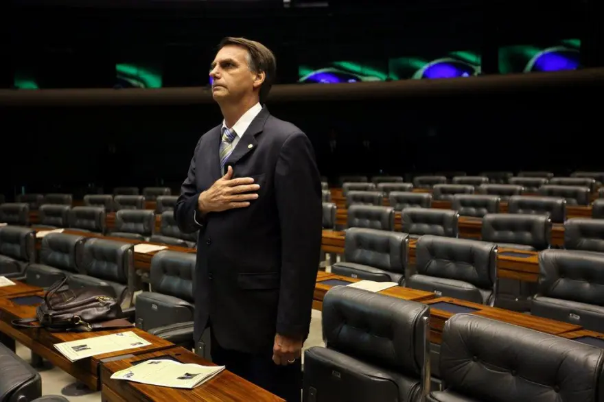 Ser honesto ter honra e caráter nesse país é errado! vai entender um ato desse! Brasil Acima De Tudo! Bolsonaro sozinho, mais Deus sempre será com ele🇧🇷