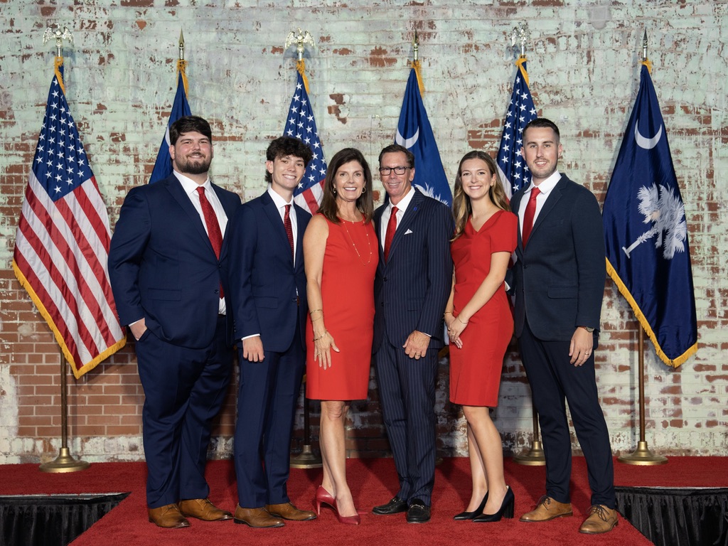 PamelaEvette's tweet photo. I'm grateful for my family who proudly stood beside me as I promised to fight for you and all South Carolinians as your next governor. Together, we can Keep South Carolina Great! #KeepSCGreat https://t.co/j2xh0lbfEf