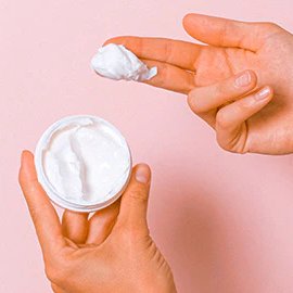 Para que no te digan 4 Pelos. Científicos de la Universidad de California crearon una crema que reactivó el crecimiento del pelo en personas con alopecia. La clave estaría en la molécula PP405, que despierta los folículos pilosos dormidos y genera cabello grueso y completo.