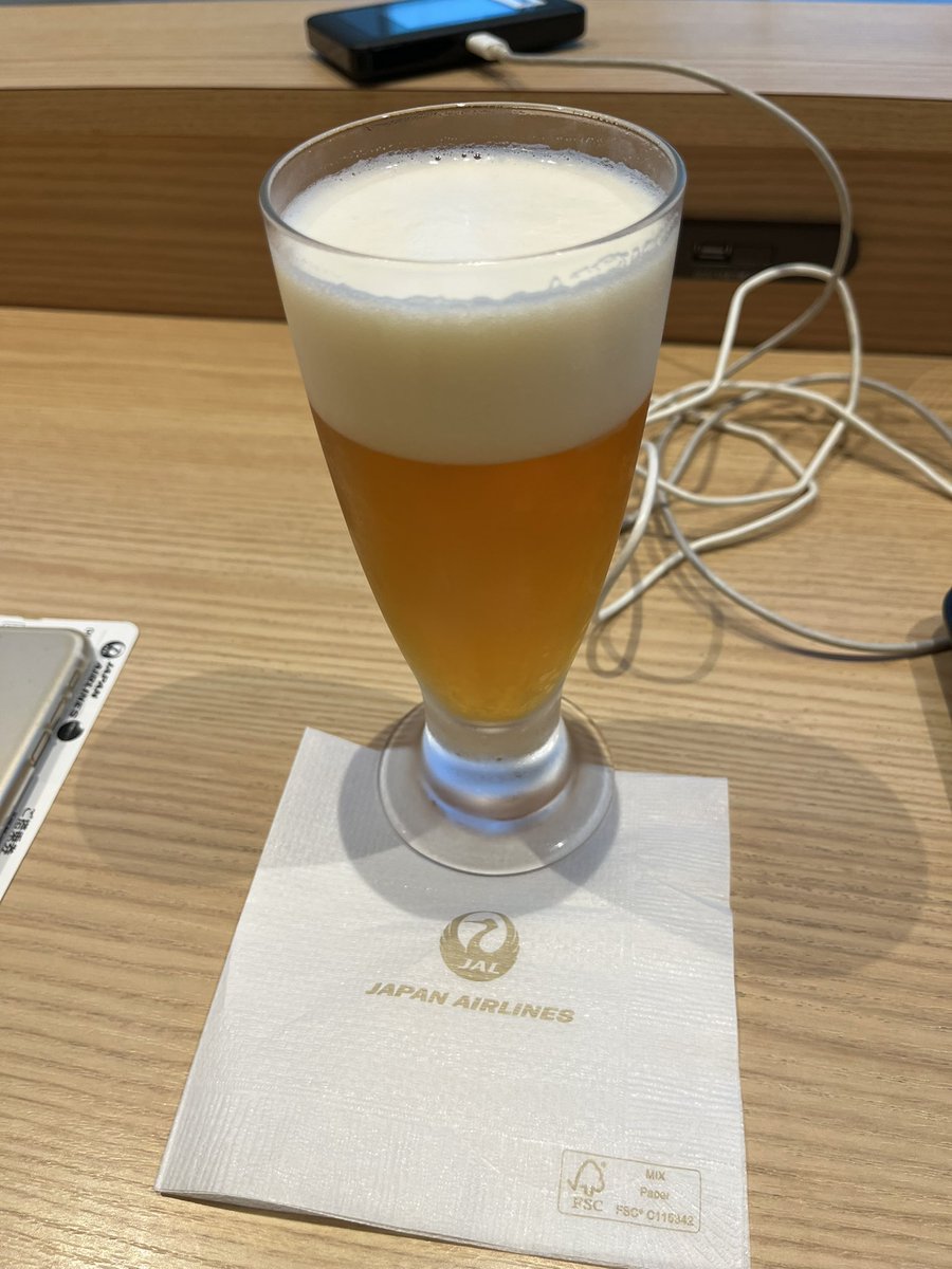 JALJTARAC1250's tweet photo. おはようございます☀️昨日のメンテによるキャンセルの振り替えで、始発ゆいレールからの朝一フライトです。蒸し暑いです。外歩くだけで汗💦　あっ、石垣行き初便がいきなりメンテで欠航に…大丈夫か本日も…まさかの3日連続イレギュラーになりませんように…🙏
#JAL
#JTA
#RAC https://t.co/9c2x2ngLQK
