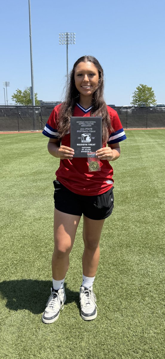 Madi_Treat's tweet photo. Honored and Grateful to receive my plaque for being selected to the MHSSCA All-State First Team. Thanks to Coach Libby, Coach Kenny, and Coach Becky for a memorable Varsity Saints Season. Thanks to @CoachTimK for working my butt of at practices and hitting sessions. Congrats to future WSU teammate @EllaVinco as well!
@Firecrackers_MI @WayneStateSB @colie_abes_12