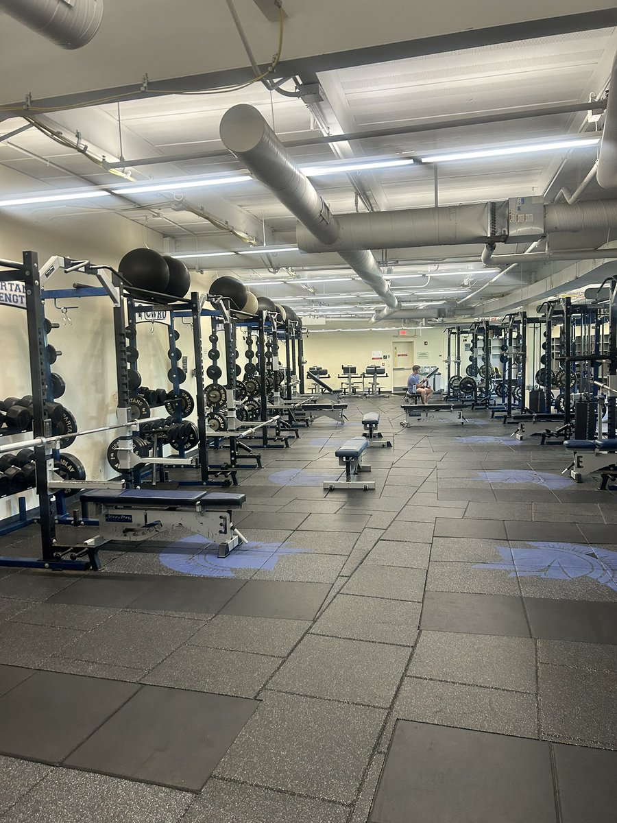 ridgetaylorfb's tweet image. Really enjoyed my visit today at @CWRUFootball! The football field was one of the coolest I've seen and the school itself was awesome.
Thank you to @Coach_LTech for showing me around and talking some ball with me. Excited to be back for a game!
Blessed to leave with an offer!…