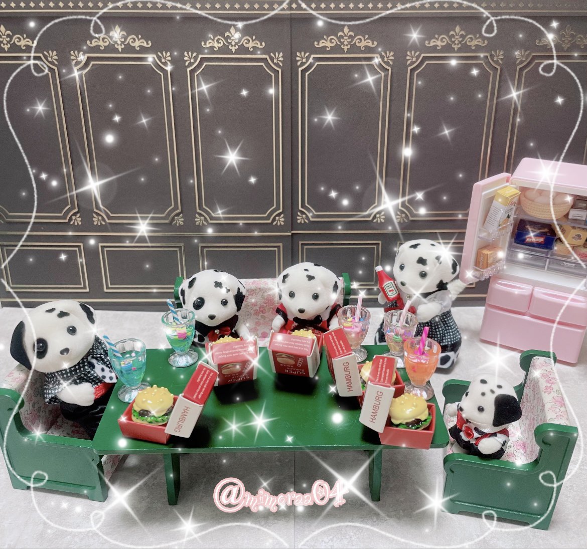 mimoraa04's tweet image. おはようですぅ🎀(♡ᴗ͈ˬᴗ͈)💗
昨日🥰みんなに何が食べたい〜⁉️🍀🩵と聞くと口を揃えて❣️😍🫧
ハンバーガー🍔🍹って元気良く✨可愛い声が返ってきましたぁ😍可愛い(*&gt;ᴗ&lt;*)🎀🫶🏻💖
今日も健康に🥰楽しく💗p(´∇`)q ファイトォ~♪🫶🏻💖💖💖
#シルバニアファミリー #シルバニア #シル活