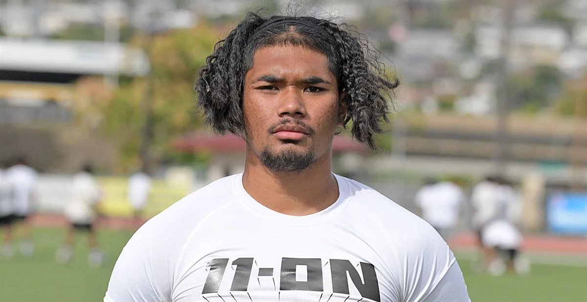 Honolulu (Hawaii) Farrington quarterback AJ Stowers focusing on a handful of schools 247sports.com/article/qb-aj-…