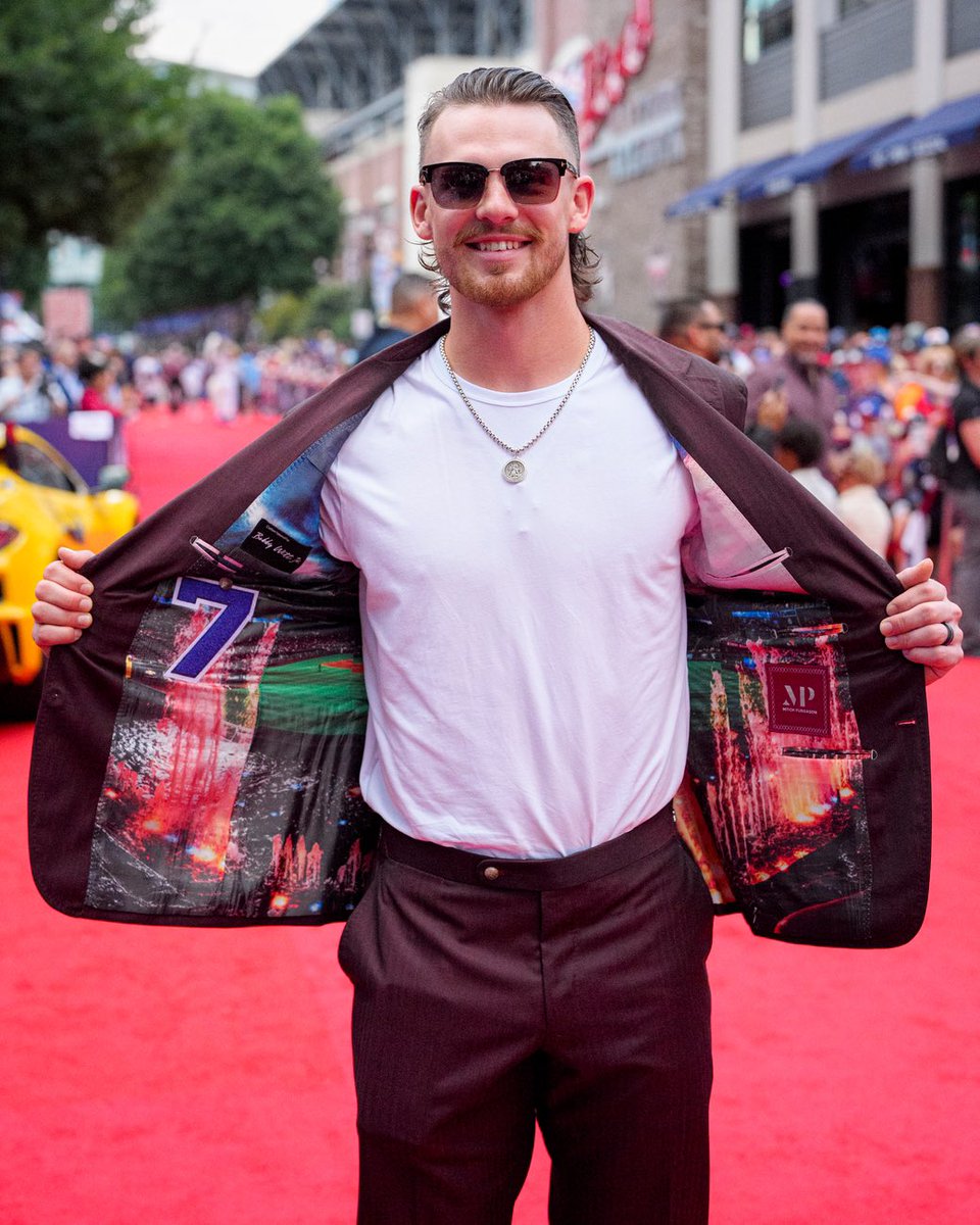 A moment for the jacket. 🔥