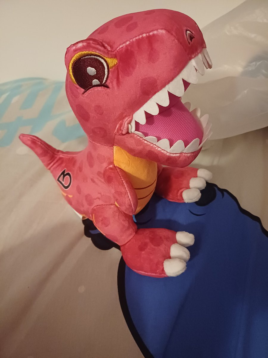 Finally received my Roxy from <a href="/AORacingUSA/">AO Racing 🦖</a> ! 🦖

This is my reminder of my first time watching Le Mans, as a friend bought it for me at Le Mans 🥹