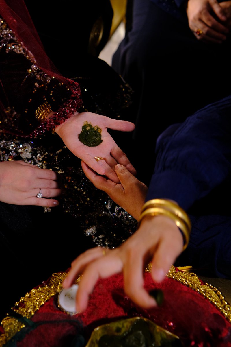 Kına sevmiyorum minicik  koyun dedikten sonra abla