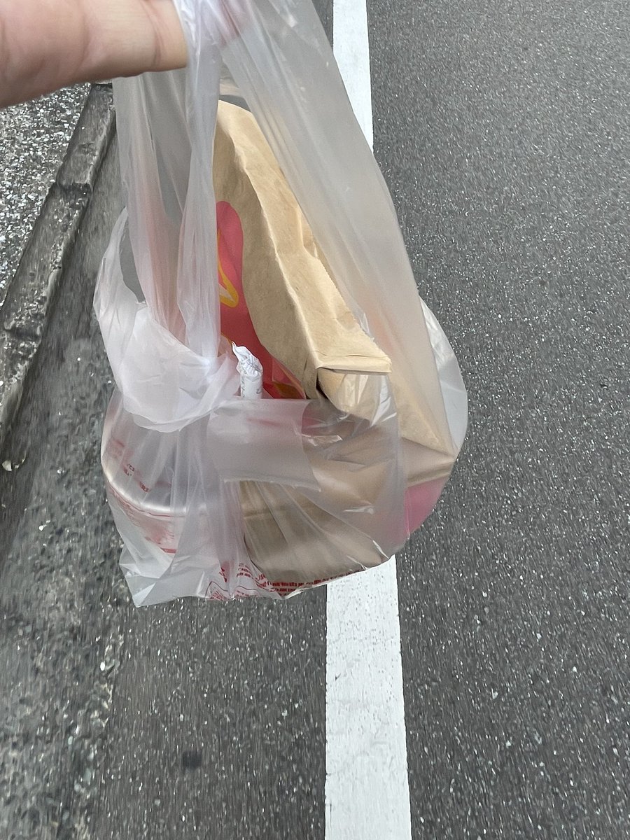 syyynth's tweet image. 涼しいから朝マック買いに行った★