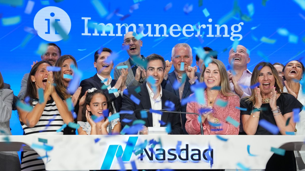 NasdaqExchange's tweet photo. 🧬 Helping cancer patients live longer and feel better.

🏥 @Immuneering is a clinical-stage oncology company developing medicines to help outpace cancer.

💜 Thank you for helping to rewrite futures, $IMRX! https://t.co/AooAkkZS9j