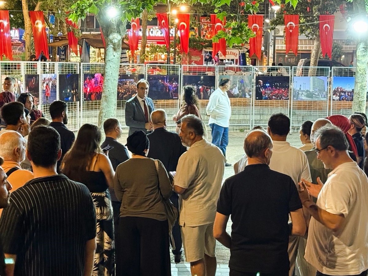 AK Parti Silivri (@silivriakparti) on Twitter photo 15 Temmuz Demokrasi ve Millî Birlik Günü kapsamında Silivri Kaymakamlığımız tarafından düzenlenen ve o gecenin hafızalara kazınan karelerinden oluşan anlamlı fotoğraf sergisinin açılışına AK Parti İlçe Başkanımız Sayın <a href="/sami_barlas/">Sami Barlas</a> , Kadın Kolları Başkanımız Sayın <a href="/fatmameto1/">Fatma Karakoç Meto</a> ve 15 Temmuz Demokrasi ve Millî Birlik Günü kapsamında Silivri Kaymakamlığımız tarafından düzenlenen ve o gecenin hafızalara kazınan karelerinden oluşan anlamlı fotoğraf sergisinin açılışına AK Parti İlçe Başkanımız Sayın <a href="/sami_barlas/">Sami Barlas</a> , Kadın Kolları Başkanımız Sayın <a href="/fatmameto1/">Fatma Karakoç Meto</a> ve