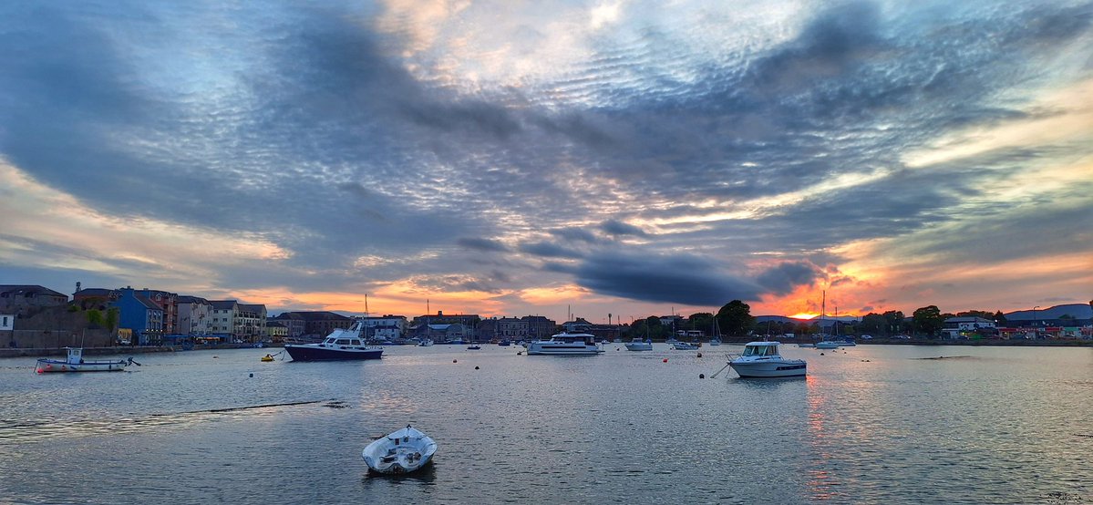 patrickkenealy's tweet image. Sunset at Dungarvan Harbour, Co Waterford tonight. @barrabest @deric_tv @WaterfordGrnWay @welovewaterford @WaterfordANDme @WaterfordCounci @VisitWaterford @DiscoverIreland @DiscoverDungarv @discoverirl @GoToIreland @GoToIrelandUS @DungarvanTIO @ancienteastIRL @Failte_Ireland