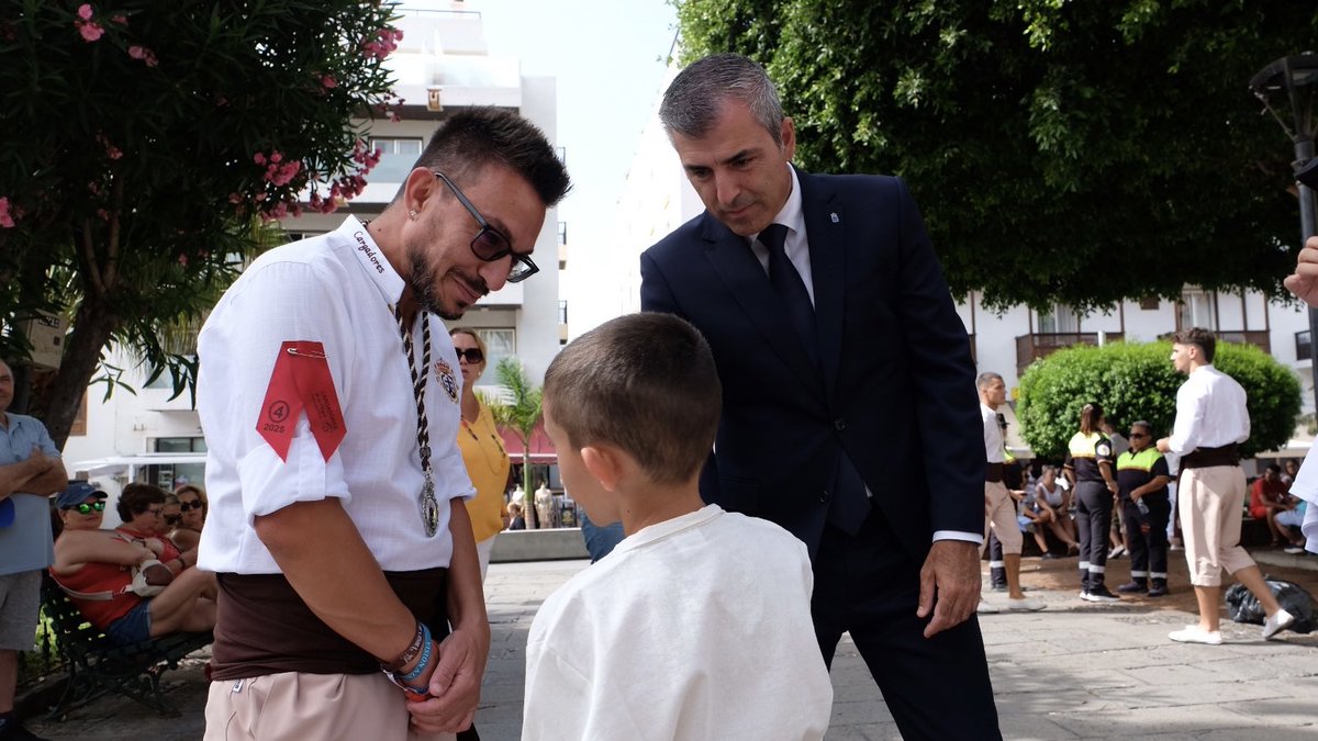 MDominguez_Glez's tweet image. Puerto de la Cruz vive hoy uno de sus días más especiales: la embarcación de la Virgen del Carmen. Una tradición que une fe, mar y pueblo, y que llena al municipio de emoción y devoción.
Esta fiesta, símbolo de nuestras raíces marineras, no solo enorgullece a esta zona de…