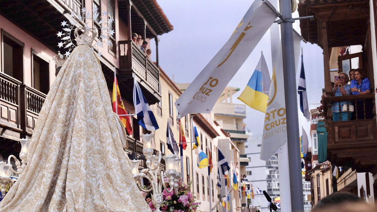 MDominguez_Glez's tweet image. Puerto de la Cruz vive hoy uno de sus días más especiales: la embarcación de la Virgen del Carmen. Una tradición que une fe, mar y pueblo, y que llena al municipio de emoción y devoción.
Esta fiesta, símbolo de nuestras raíces marineras, no solo enorgullece a esta zona de…