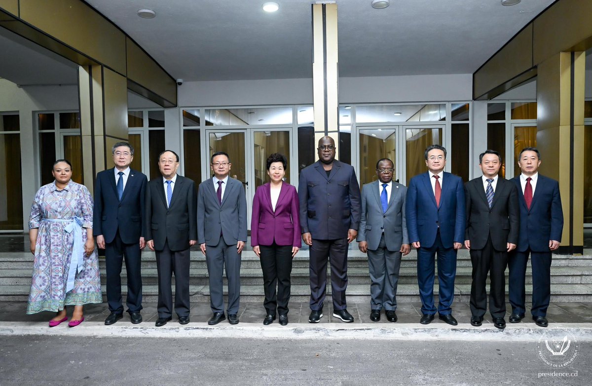 Presidence_RDC's tweet image. Le Président Félix Tshisekedi a reçu, ce mardi dans ses bureaux de la Cité de l’Union africaine, une forte délégation de la République populaire de Chine conduite par Mme Qin Boyong, Vice-Présidente du Comité national de la Conférence consultative politique du peuple chinois…