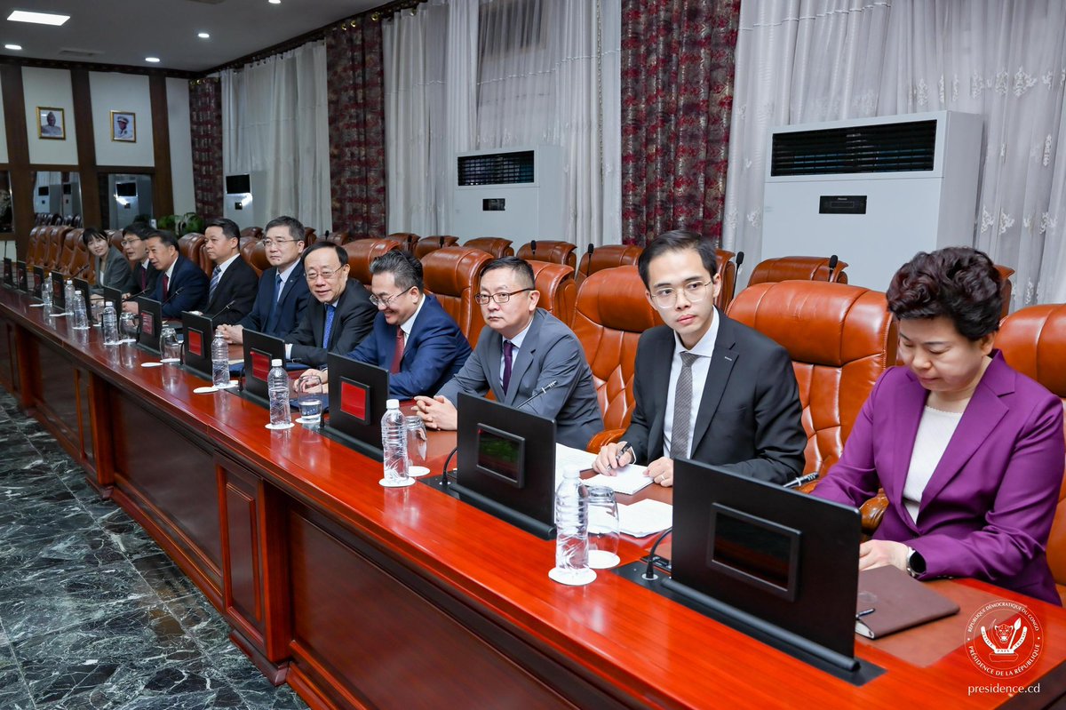 Presidence_RDC's tweet image. Le Président Félix Tshisekedi a reçu, ce mardi dans ses bureaux de la Cité de l’Union africaine, une forte délégation de la République populaire de Chine conduite par Mme Qin Boyong, Vice-Présidente du Comité national de la Conférence consultative politique du peuple chinois…