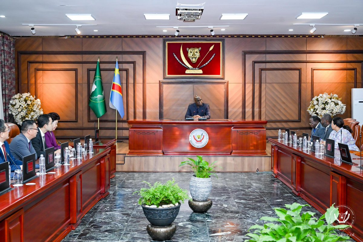 Presidence_RDC's tweet image. Le Président Félix Tshisekedi a reçu, ce mardi dans ses bureaux de la Cité de l’Union africaine, une forte délégation de la République populaire de Chine conduite par Mme Qin Boyong, Vice-Présidente du Comité national de la Conférence consultative politique du peuple chinois…