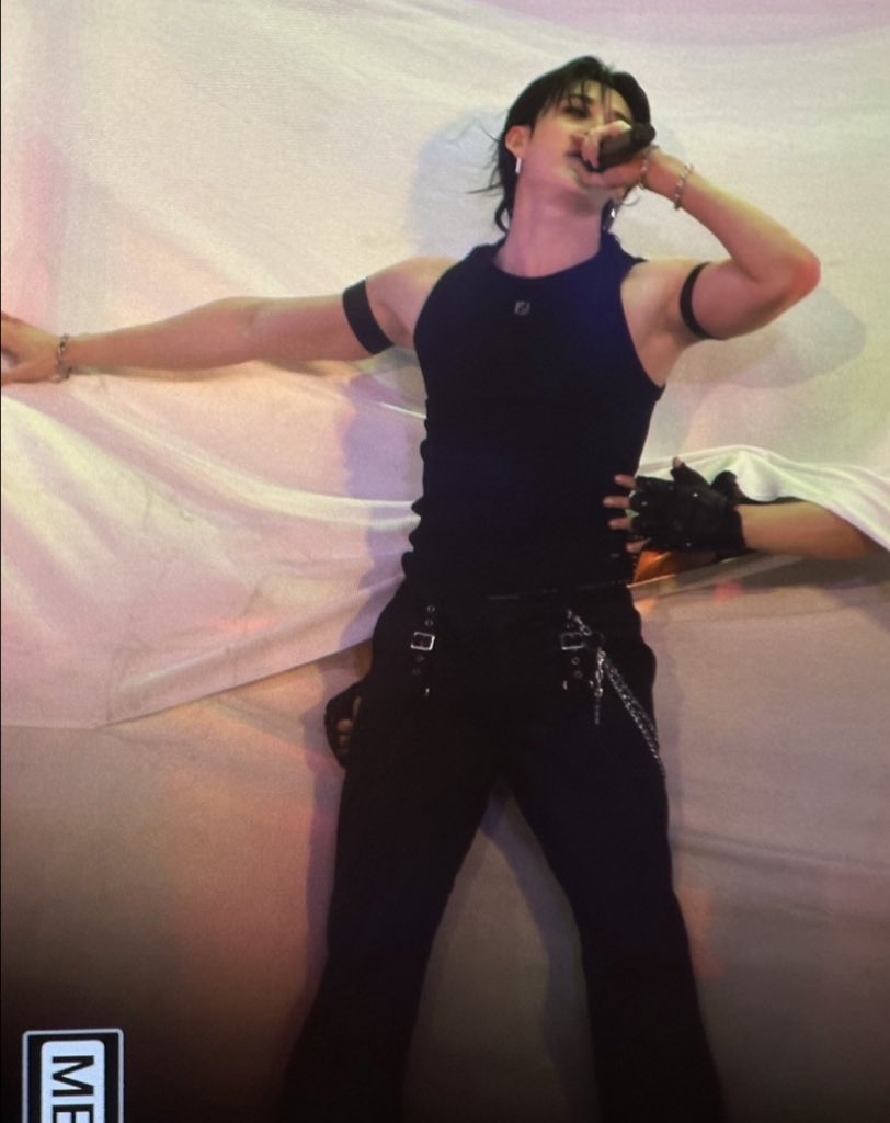 witch1vy's tweet photo. huge fan of a man who can make me have lesbian feelings for him https://t.co/X8Wq8tY7qM