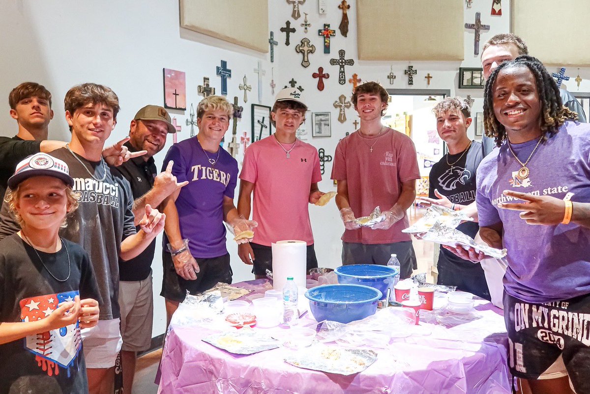 NSUDemons's tweet image. Do you really live in Natchitoches if you’ve never made a meat pie?! 🤔😂
The Cane River Heritage Area absolutely made our week by giving our freshman student-athletes the opportunity to test their meat pie-making skills as a very special part of our Summer Bridge program 💜