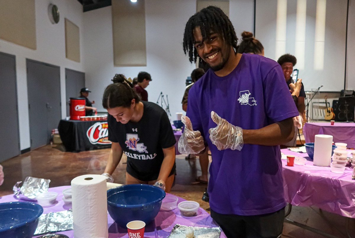 NSUDemons's tweet image. Do you really live in Natchitoches if you’ve never made a meat pie?! 🤔😂
The Cane River Heritage Area absolutely made our week by giving our freshman student-athletes the opportunity to test their meat pie-making skills as a very special part of our Summer Bridge program 💜