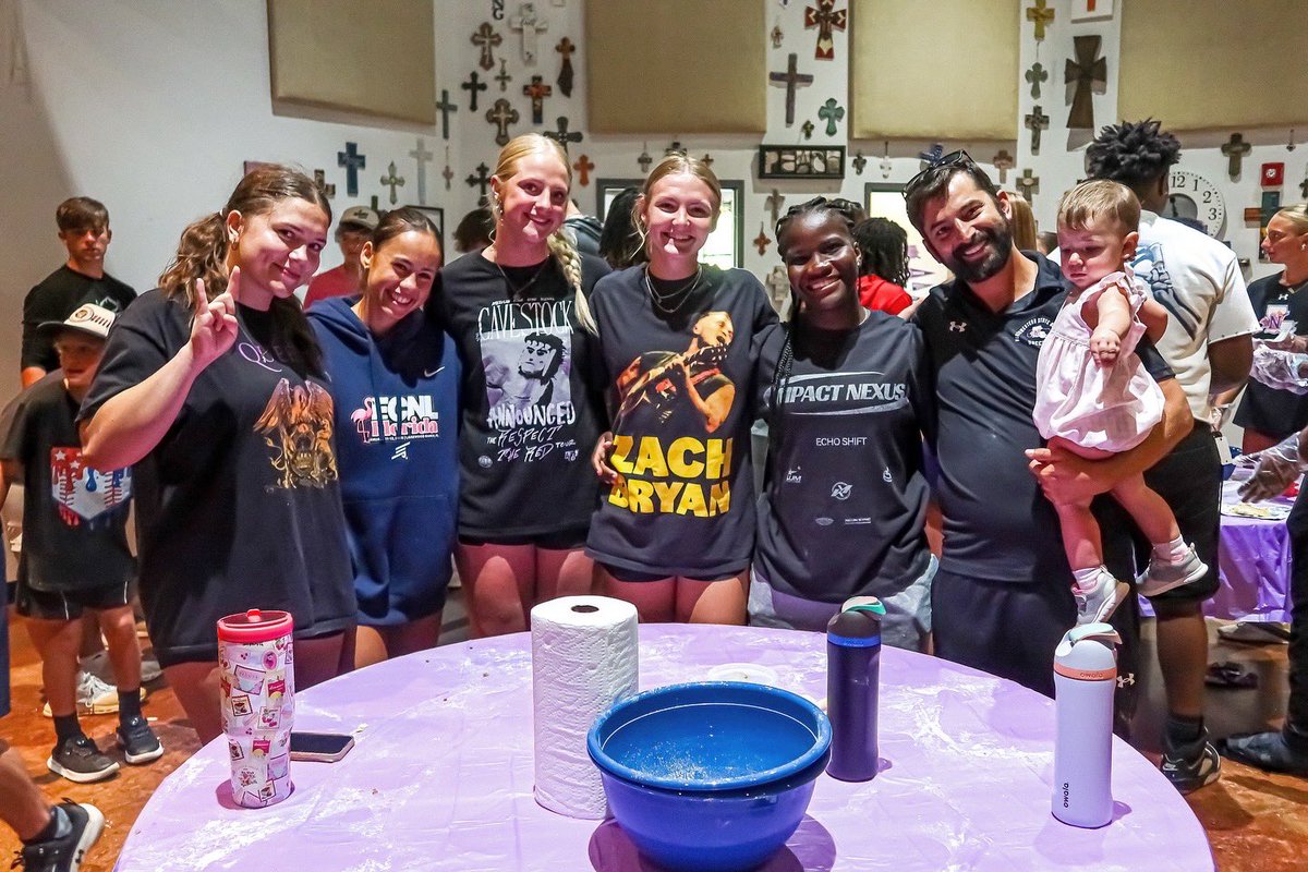 NSUDemons's tweet image. Do you really live in Natchitoches if you’ve never made a meat pie?! 🤔😂
The Cane River Heritage Area absolutely made our week by giving our freshman student-athletes the opportunity to test their meat pie-making skills as a very special part of our Summer Bridge program 💜