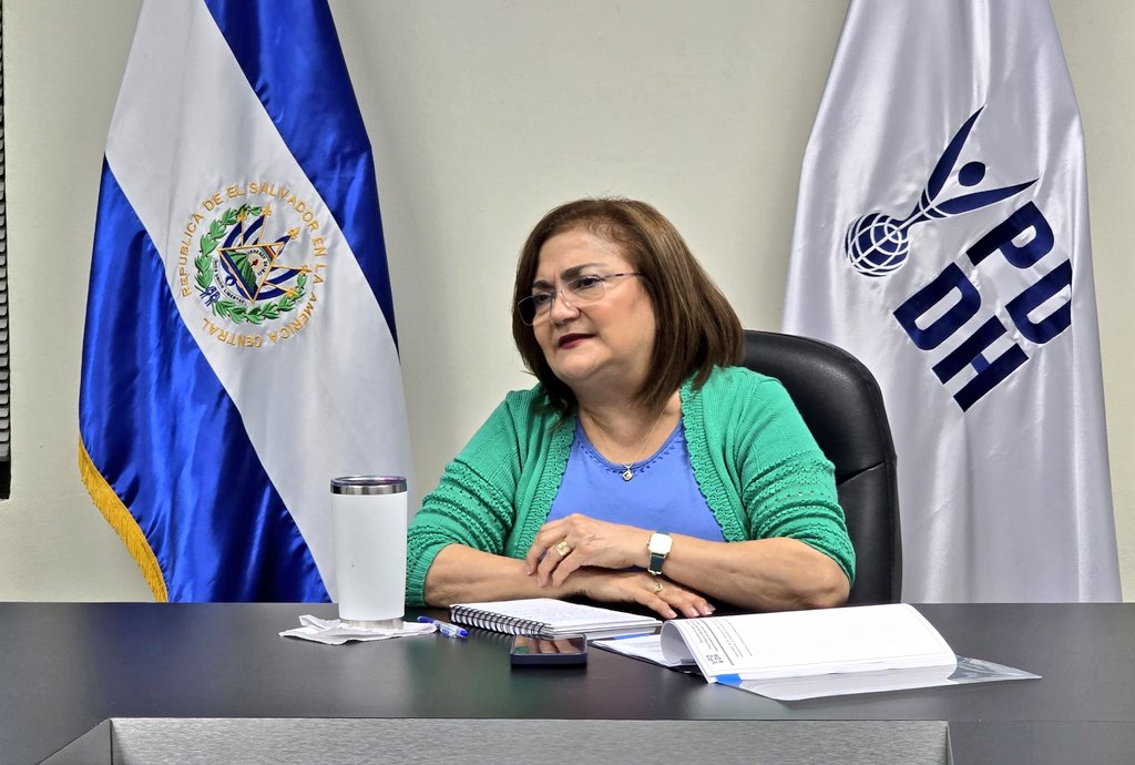 PDDHElSalvador's tweet photo. La #ProcuradoraDDHH @RaqueldeGuevara atendió reunión solicitada por directivos del Comité de Familiares de Migrantes Fallecidos y Desaparecidos de El Salvador #COFAMIDE, a quienes expresó compromiso de impulsar acciones para garantizar #DDHH y contribuir a cerrar ciclos de duelo. https://t.co/OUJ3seEzmK