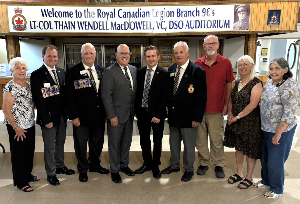 SteveClarkPC's tweet image. My thanks to the Hon. Graham McGregor, Ontario’s Minister of Citizenship and Multiculturalism, for taking the time ahead of tonight’s annual Volunteer Service Awards to connect with local groups.
We had an excellent discussion with the Brockville & District Multicultural…