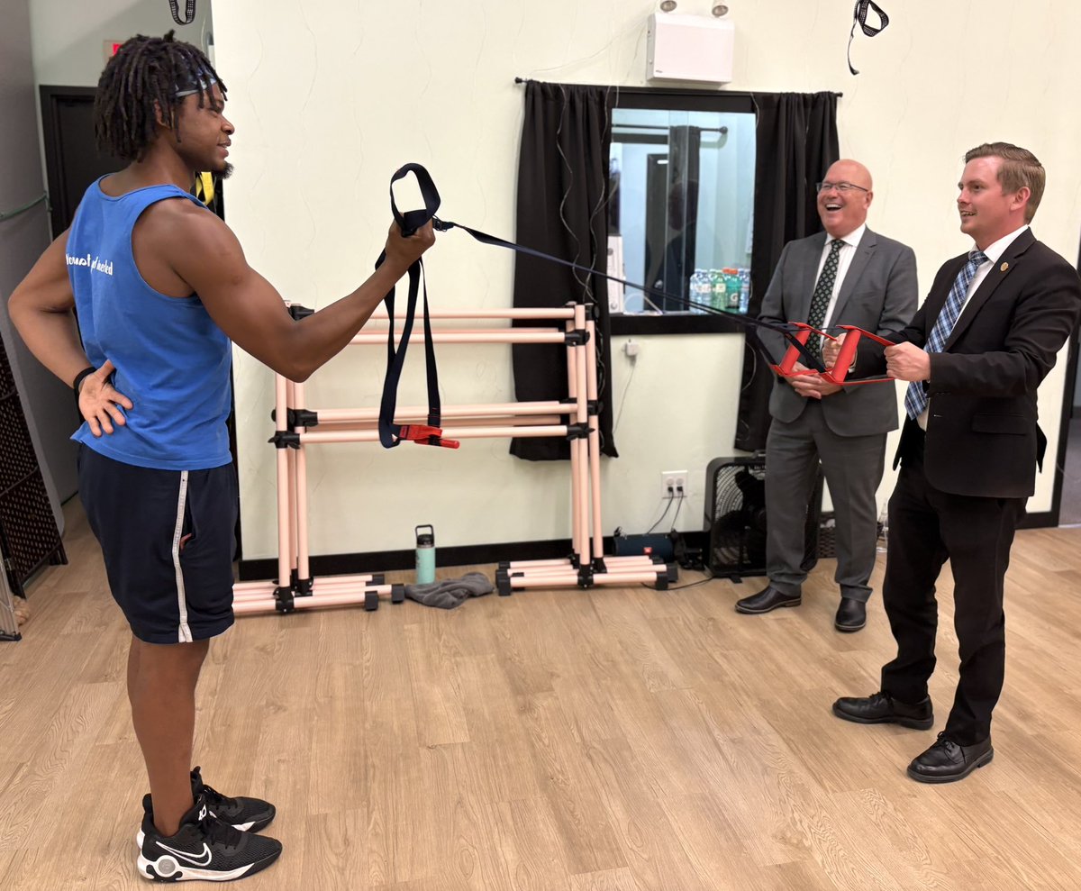 SteveClarkPC's tweet image. My thanks to the Hon. Graham McGregor, Ontario’s Minister of Citizenship and Multiculturalism, for taking the time ahead of tonight’s annual Volunteer Service Awards to connect with local groups.
We had an excellent discussion with the Brockville & District Multicultural…
