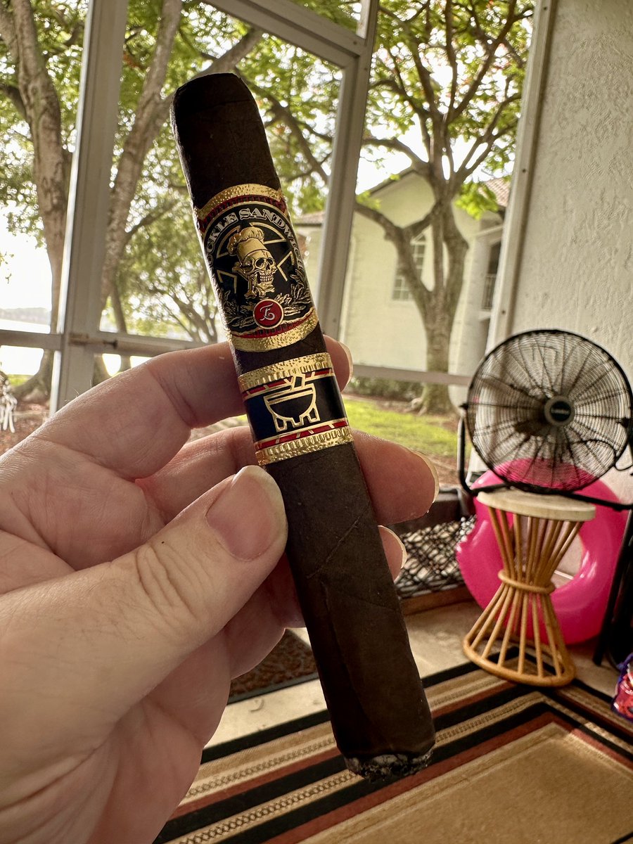 Stogie Chas is smoking Knuckle Sandwich Molcajete. Rated with thumbs up! dojoverse.com/news-feed/p/69…