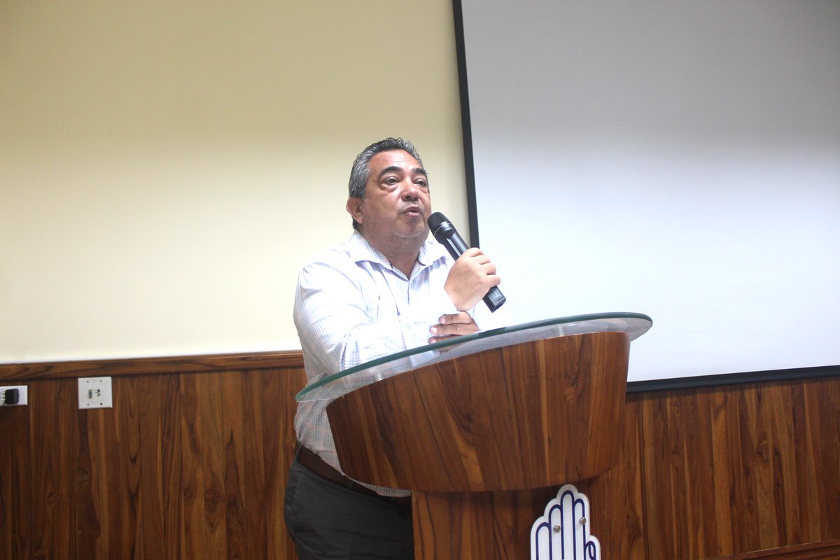 IESSStodomingo's tweet photo. El Director Administrativo junto a los equipos ejecutivos de la unidad participaron en el evento, destacaron la importancia de su labor y el compromiso con la atención de calidad y calidez que merecen nuestros asegurados. 🏥🤝 

¡Nuestro personal trabaja con vocación! https://t.co/AV7KNsxwF3