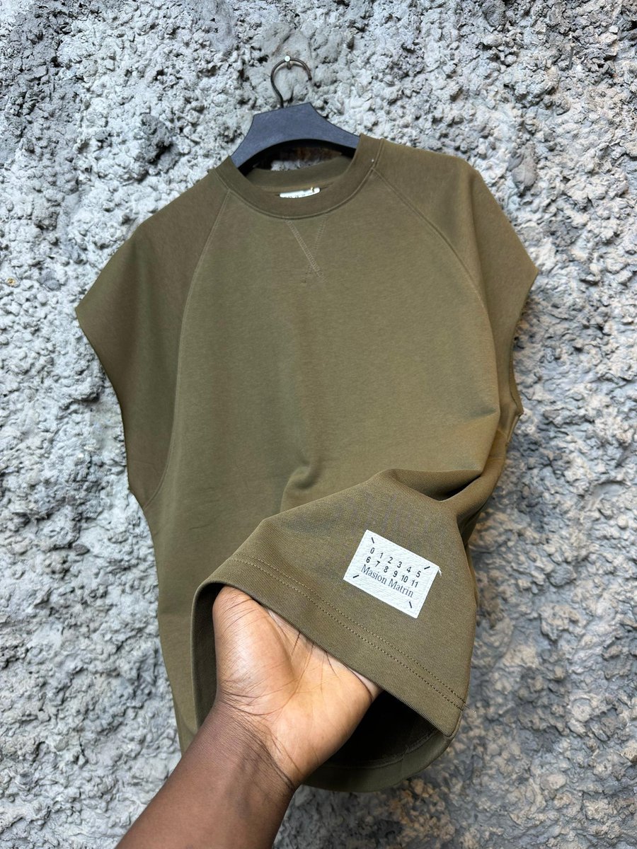 ashowzwears_'s tweet image. MAISON MARGIELA PLAIN ARMLESS
NOW IN 10 COLORS๐ฅ๐ฅ
SIZE: M - 3XL (OVERSIZED FIT)
PRICE: 25,000 NAIRA EACH
Order link: wa.me/+2349068187970