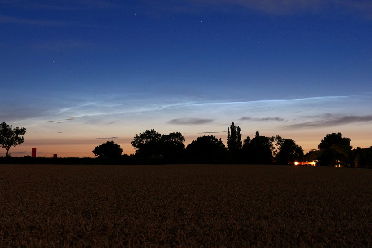 James_Akrill's tweet image. Last nights Noctilucent Cloud display from Bishopbridge between 02:30 and 04:00. Started bright then faded and then brightened and became more extensive with some good structure. @chunder10 @JAtanackov @MetJam_ @simon_weather @Jacksweatherch1 @sjb_astro @andy_stones @SnowbieWx
